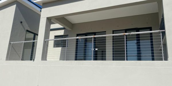 Aluminium balustrade and handrail installation